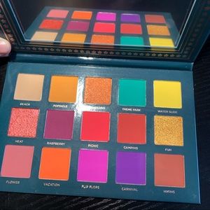 Ace Beaute Nostalgia Eyeshadow Pallete